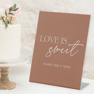Moderne Terracotta-Liebe ist ein süßer Hochzeitsti Sockelschild