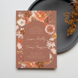 Moderne Terracotta-Wüste Floral Boho Arch Wedding Einladung