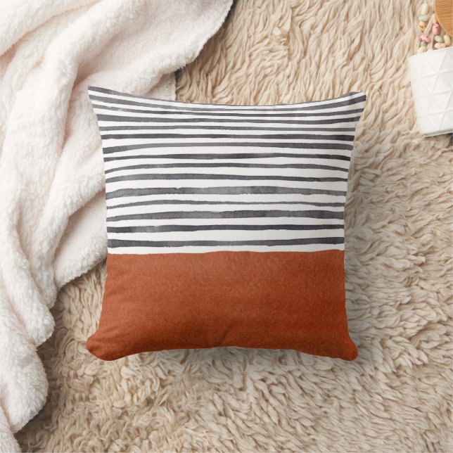 Moderne Terrakotta und schwarze Streifen Kissen (Decke)