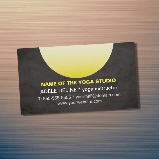 Moderne Textur Schwarz Gelb Yoga Lehrer Magnetische Visitenkarte (Von Creator hochgeladen)