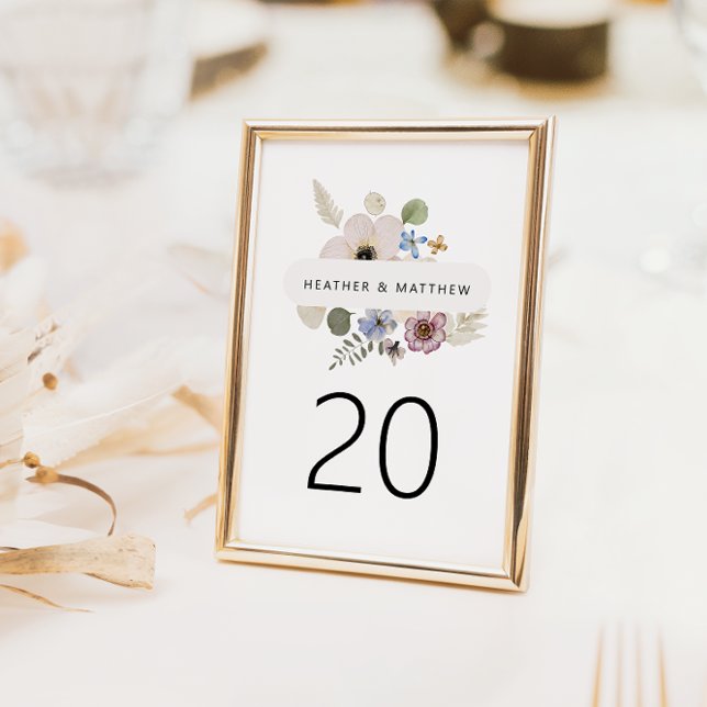 Moderne Tischnummer für Blumenhochzeiten (Modern Floral Wedding Table Number by Painted Paperie
)