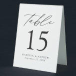 Moderne Tischnummer für Weiß und Schwarz Tischaufsteller<br><div class="desc">Trendy, minimalistische Zeltschilder auf der Hochzeitszelt mit modernem, schwarzem Schriftzeichen mit "Table" in moderner Kalligraphie-Schrift. Das Design weist einen weißen Hintergrund oder eine Farbe Ihrer Wahl auf. Das Design wiederholt sich auf der Rückseite. Um die Tischnummer Zeltschilder zu bestellen: Personalisieren Sie Ihre Namen, das Hochzeitsdatum und die Tischnummer. Fügen Sie...</div>