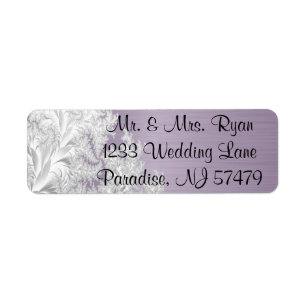 Moderne, trendige Hochzeit in einem Lila Amethyst