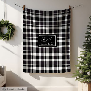 Moderne, trendige Karo-Monogramm-Wurfdecke in Grau Fleecedecke