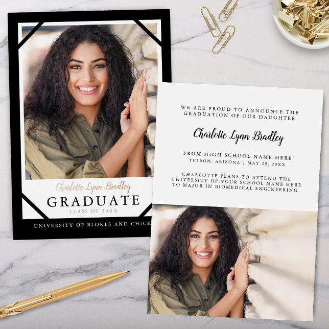Moderne Trendy 2 Foto Foil Abschluss Ankündigung (modern black and white graduation announcment with 2 photos and rose gold foil for elegant grad card)