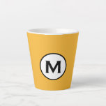 Moderne trendy Mustard Yellow Monogram Milchtasse<br><div class="desc">Ein trendiges,  mit Monogramm Design im modernen minimalistischen Stil mit klassischer Blocktypografie in Schwarz-Weiß-Emblem auf einem hellen Senf-Gelb-Hintergrund; ein einfaches,  trendiges berufliches Design,  das leicht mit Ihrem Monogramm-Initial aktualisiert werden kann.</div>
