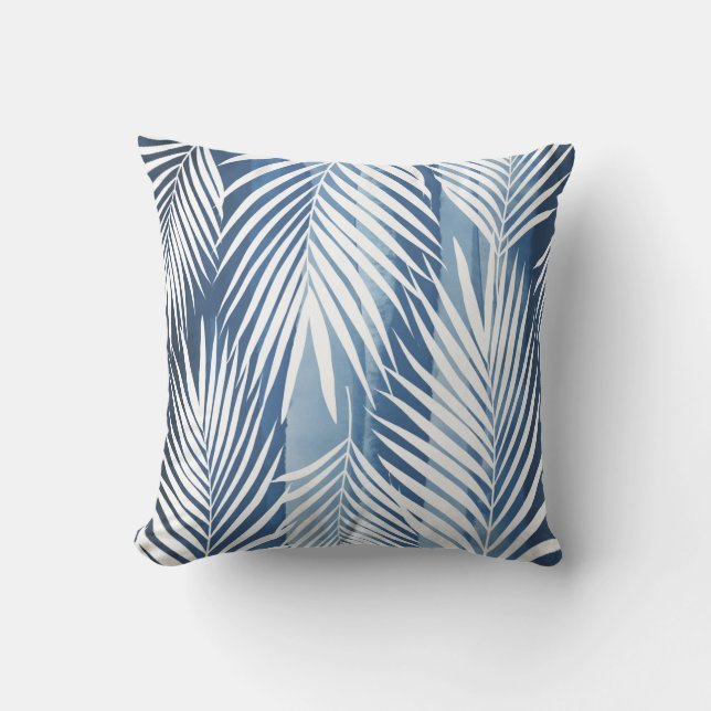 Moderne Tropical Blue White Palm Blätter Kissen (Vorderseite)