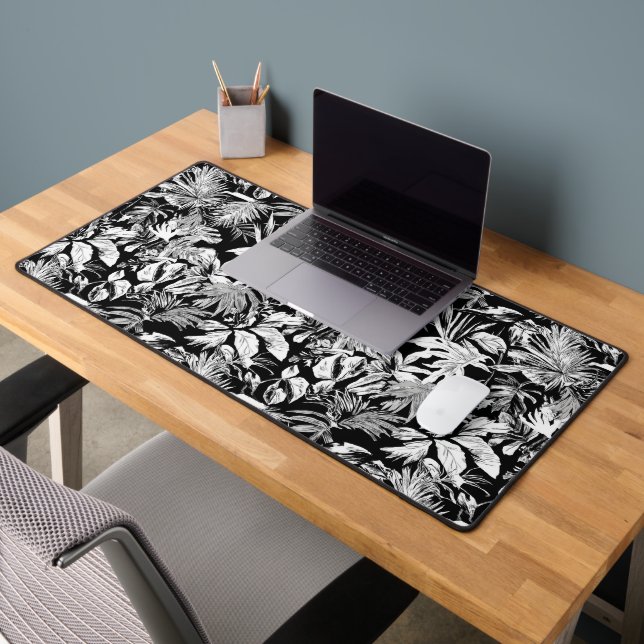 Moderne tropische Blätter in Schwarz und Weiß Schreibtischunterlage (Büro 2)