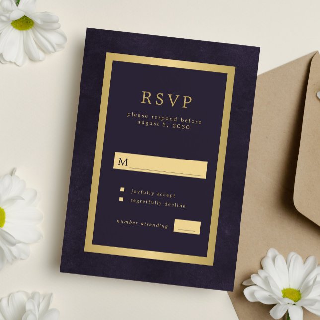 Moderne Typografie aus dunklem lila Gold RSVP Karte (Von Creator hochgeladen)
