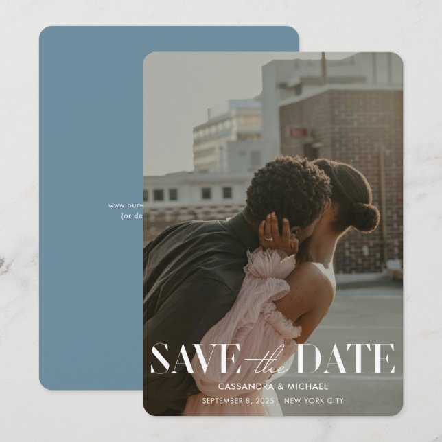 Moderne Typografie Blue Foto Wedding Rett Date Einladung (Vorne/Hinten)