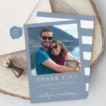 Moderne Typografie Dusty Blue Minimalistische Hoch Dankeskarte<br><div class="desc">Wir bedanken uns bei Ihnen in stilvollem Ambiente mit diesem modernen und sehr trendigen Foto für Ihre Hochzeit. Das Design ist leicht zu personalisieren mit Ihrem eigenen Foto und Formulierung und Ihre Familie und Freunde werden begeistert sein,  wenn sie diese fantastischen Dankbarkeit erhalten. Matching-Elemente finden Sie in der Auflistung.</div>