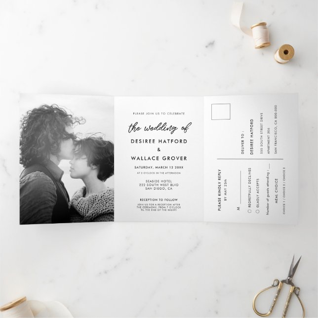 Moderne Typografie-Foto-Hochzeit Dreifach Gefaltete Einladung (Innenseite)