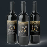 Moderne Typografie Gold Glitzer Chic 50. Geburtsta Weinetikett<br><div class="desc">Feiern Sie Ihren 50. Geburtstag stilvoll mit diesem Schwarz-,  Weiß- und Goldeffekt,  der 50 Party-,  Bier- und Wasseretiketten aussieht. Modernes Design mit Skripttext und fett formatierter Grafik. Ändern Sie die Farbe,  um sie anzupassen. Teil einer Sammlung.</div>