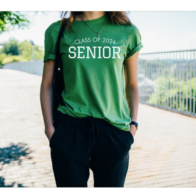 Moderne Typografie Graduate Senior 2024 T-Shirt (senior 2024 happy new year graduate graduation)