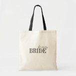 Moderne Typografie Minimalistische personalisierte Tragetasche<br><div class="desc">Moderne Personalisierte Bride Tote Taschen für Braut zu sein,  einfach und stilvoll,  großartige elegante Brautparty Geschenke,  um alle wesentlichen für den Hochzeitstag zu speichern.</div>