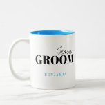 Moderne Typografie Personalisiert Team Groom Tasse<br><div class="desc">Elegantes modernes,  minimalistisches Typografie-Team baut Design in schwarz und blau,  einfach und einzigartig. Große Bachelor-Party-Geschenke für Bräutigams Siehe dazu passende Teambride-Tasse in der Sammlung. Passen Sie die Tasse und Textfarbe Ihrer Wahl an.</div>