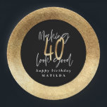 Moderne Typografie Schwarz und Gold 40. Geburtstag Pappteller<br><div class="desc">Moderne Typografie Schwarz und Gold 40. Geburtstag Party Papier Teller</div>