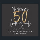 Moderne Typografie Schwarz und Gold 50. Geburtstag Bierflaschenetikett<br><div class="desc">Feiern Sie Ihren 50. Geburtstag stilvoll mit diesem schwarzen,  weißen und goldenen Effekt 50 und den fabelhaften Geburtstagsfeiern. Modernes Design mit Skripttext und fett formatierter Grafik. Ändern Sie die Farbe,  um sie anzupassen. Teil einer Sammlung.</div>