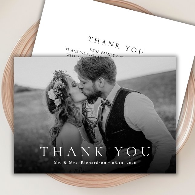 Moderne Typografie Schwarz-Weiß-Foto-Hochzeit Dankeskarte (Von Creator hochgeladen)