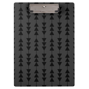 Moderne und stilvolle Black Hanging Dreiecke auf S Klemmbrett