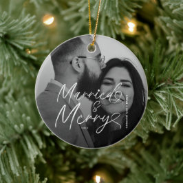 Moderne Verheiratete und frohe Weihnachtsschrift Keramik Ornament
