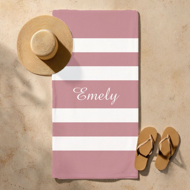 Moderne verstaubtes Rosa gestreift Strandtuch (Modern Dusty Pink Striped Name Beach Towel)