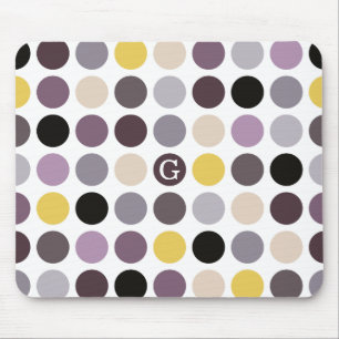 Moderne violette gelbe Punkte Muster Monogramm Mousepad