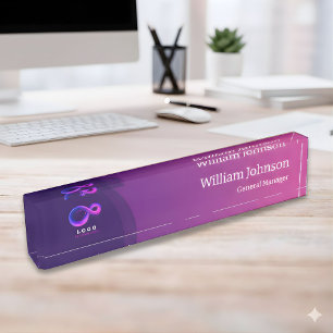 Moderne violette Technologie mit individuellem Log Namensplakette