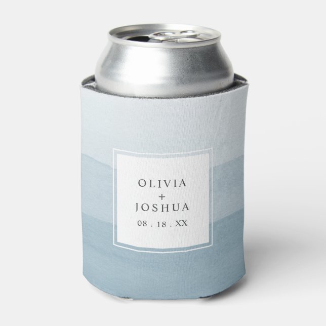 Moderne Wasserfarbe Dusty Blue Ombre Wedding Dosenkühler (Kanne Vorderseite)