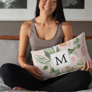 Moderne Wasserfarbe Rosa Blumen Monogrammiert Dekokissen