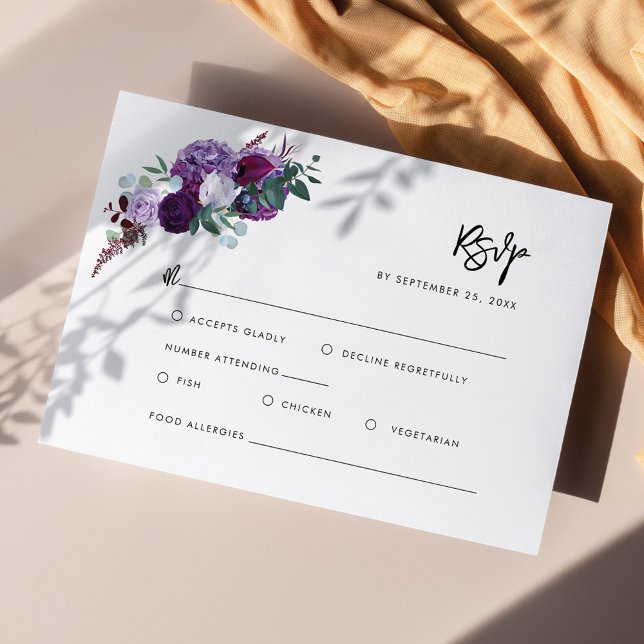 Moderne Watercolor-Blumenzellenschrift RSVP Karte (Purple Floral Horizontal Wedding RSVP Card)