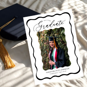 Moderne Wavy Script Foto Graduation Party Einladung