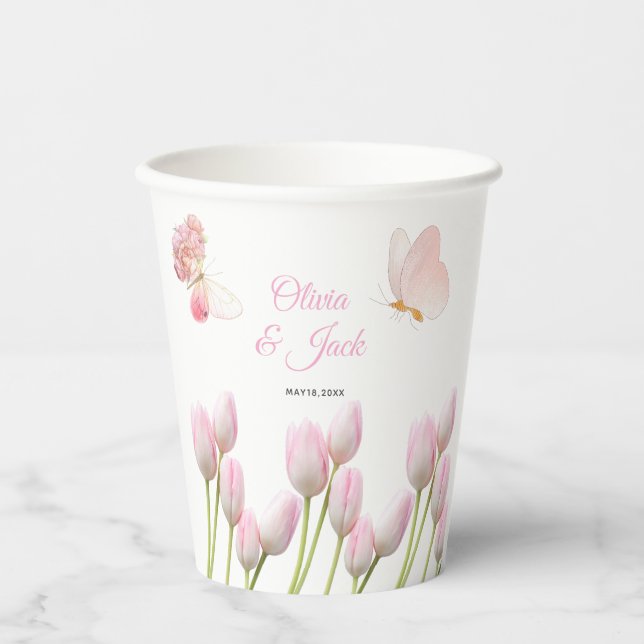 Moderne, weiche rosa Blüten und Schmetterlinge Som Pappbecher (Vorderseite)