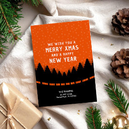 Moderne Weihnachten mit rotem Wald und Schnee Karte