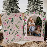 Moderne Weihnachtsgrün Rosa Grün Foto Feiertagskarte<br><div class="desc">Diese Kollektion besticht durch leuchtend rosa Aquarellen,  Beeren und Wintergrün mit moderner und eleganter Typografie,  die im Winter mit botanischen Mustern geschmückt ist.</div>