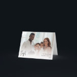 Moderne Weihnachtsschrift geklappt Volles Foto Feiertagskarte<br><div class="desc">Dieses moderne, fröhliche Weihnachtsskript gefaltet volle Foto-Urlaubskarte ist perfekt für Ihr minimalistisches Shabby Chic boho Schwarz-Weiß-Urlaub Gruß. Die minimale whimsical handgeschriebene Kalligraphie ist delikat und rustikal, bleibe elegant und elegant. Das Design spiegelt einen ganz weißen Wintertag wider und erinnert an Erinnerungen eines vereinfachenden Lebens. Sie werden feststellen, dass alles über...</div>