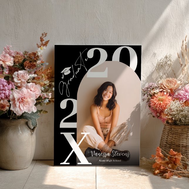 Moderne Weiße Schwarze Trendy Foto Abschlussfeier Poster (Modern Bold White black Trendy photo graduation Poster)