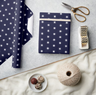 Moderne weiße Sterne auf dunkelblauem Marineblau Geschenkpapier