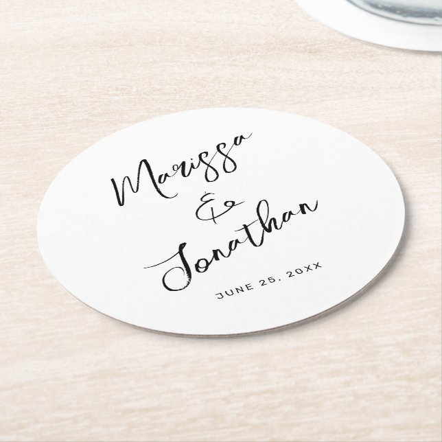 Moderne White Black Hand Letted Script Wedding Runder Pappuntersetzer (Angewinkelt)