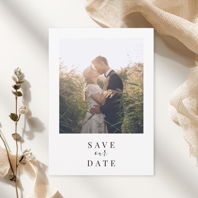 Moderne White Frame Foto Wedding Save The Date (Von Creator hochgeladen)