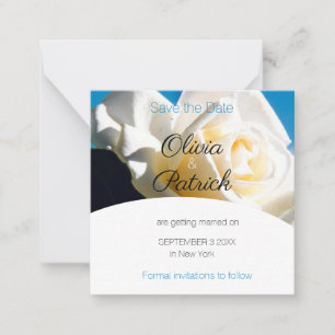 Moderne White Rose Wedding rettet das Datum Mitteilungskarte