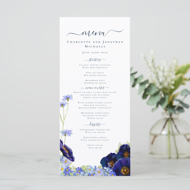 Moderne Wildblume Blue Boho Wedding Menu Menükarte (Stehend Vorderseite)