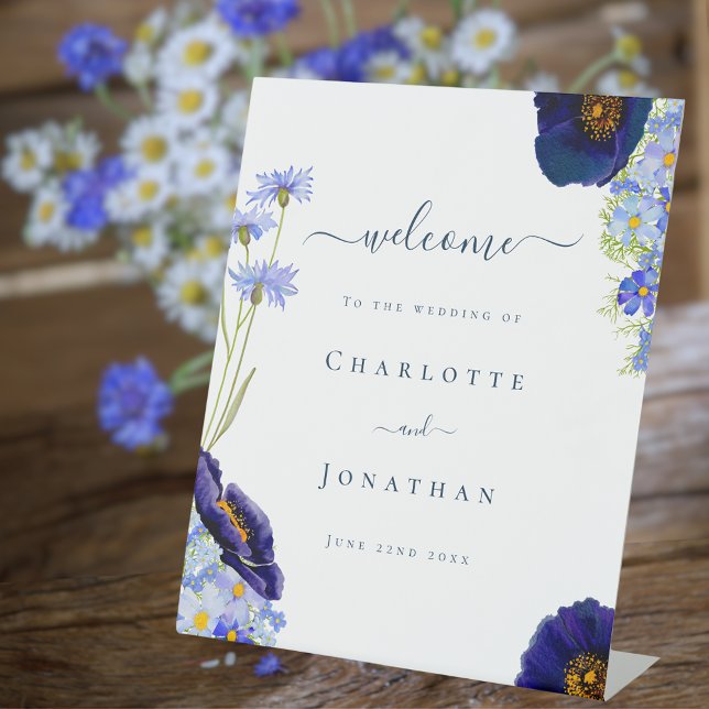 Moderne Wildblume Hochzeit Willkommen Sockelschild (Elegant blue summer floral rustic wildflower wedding welcome with stylish typography script )
