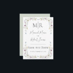 Moderne Wildblumen Mongram Grüne Hochzeit Save The Date<br><div class="desc">Schöne,  einfache und süße Wildblumen,  die einen subtilen Rahmen um diese hübsche Hochzeit Save the Date Karte. Pastellgrün. Fügen Sie oben auf dieser hübschen Erinnerung Ihre ersten Monogramme hinzu.</div>