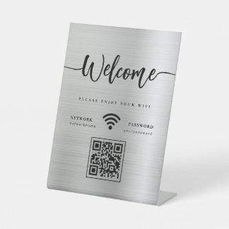 Moderne Willkommensschrift WIFI QR Code Silber Met Sockelschild