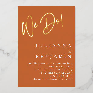 Moderne Wir machen elegante Hochzeit Burnt Orange Folieneinladung