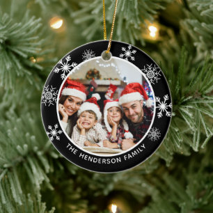 Moderne zeitgenössische Familienfoto-Schneeflocke Keramik Ornament