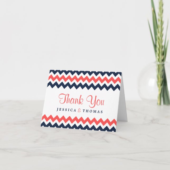 Moderne Zickzack Hochzeitskollektion Navy & Coral Dankeskarte (Vorderseite)