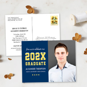 Moderner 2025 Graduate Navy Yellow Foto Abschluss Einladungspostkarte