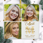 Moderner 3-Fotomaterial Personalisierter Abschluss Keramikornament<br><div class="desc">Feiern Sie Ihren Absolventen mit unserem eleganten und modernen Foto Collage Abschluss Ornament - die perfekte Art, Ihren besonderen Tag zu begehen! Dieser einfache, aber atemberaubende Sake bietet Platz für drei personalisierte Fotos, zusammen mit Ihrem Namen und Schuljahr für eine wirklich personalisierte Touch. Egal, ob Sie eine High School, Uni...</div>